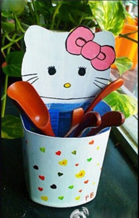 Tái chế vỏ chai nhựa để học cách làm hộp bút Hello Kitty đáng yêu