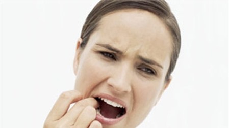 Nổi mụn nước trong miệng là bệnh gì?